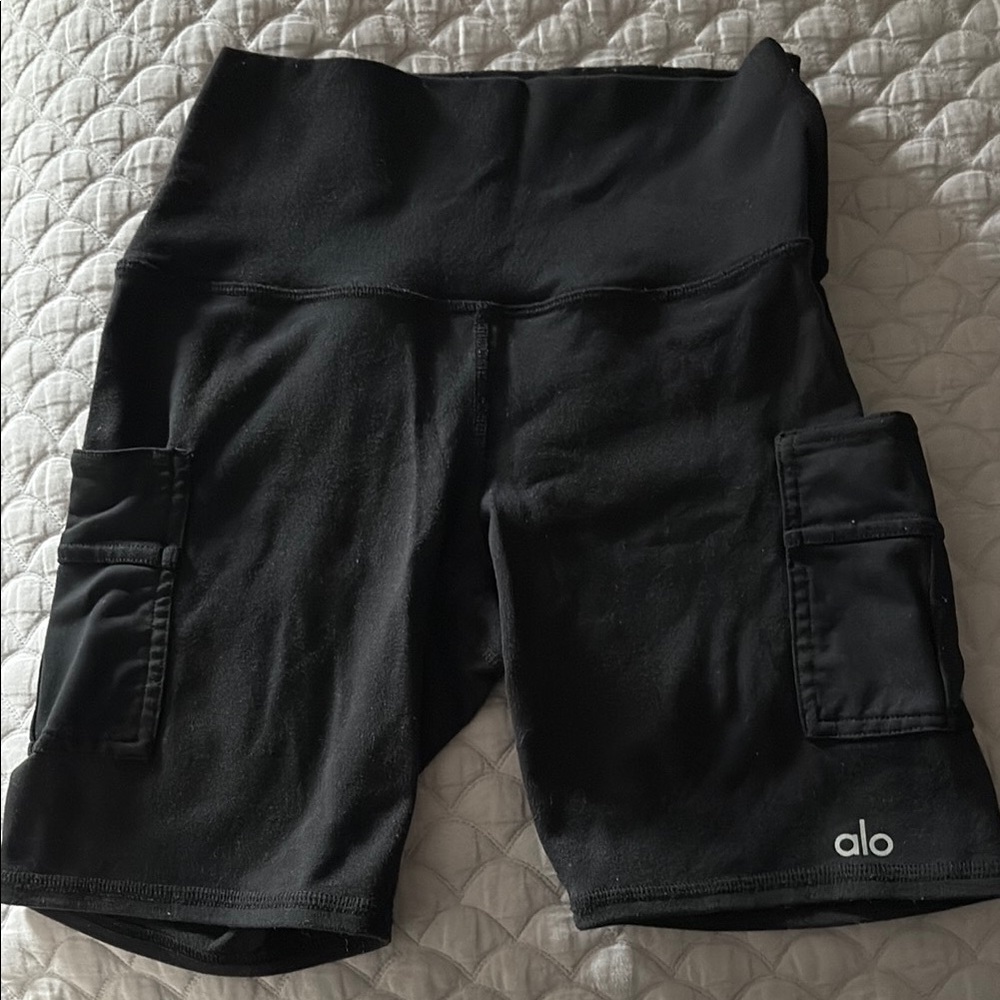 ALO Yoga Black Bike Shorts with High Waist and Compression Fit